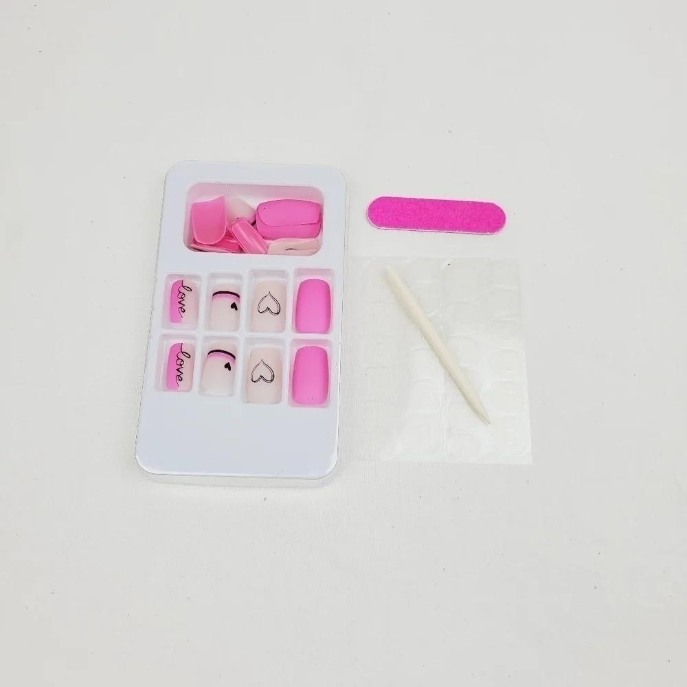 24 Pieces Fake press on nails